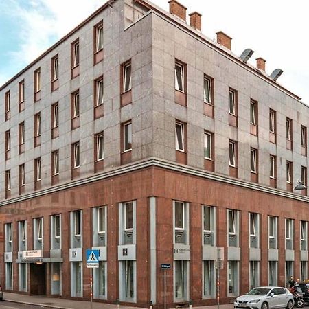 Hotel George Wina Bagian luar foto