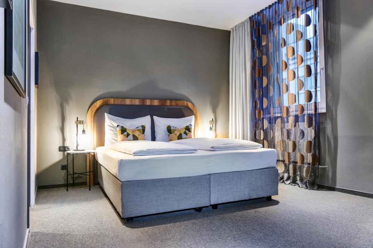 Hotel George Wina Bagian luar foto