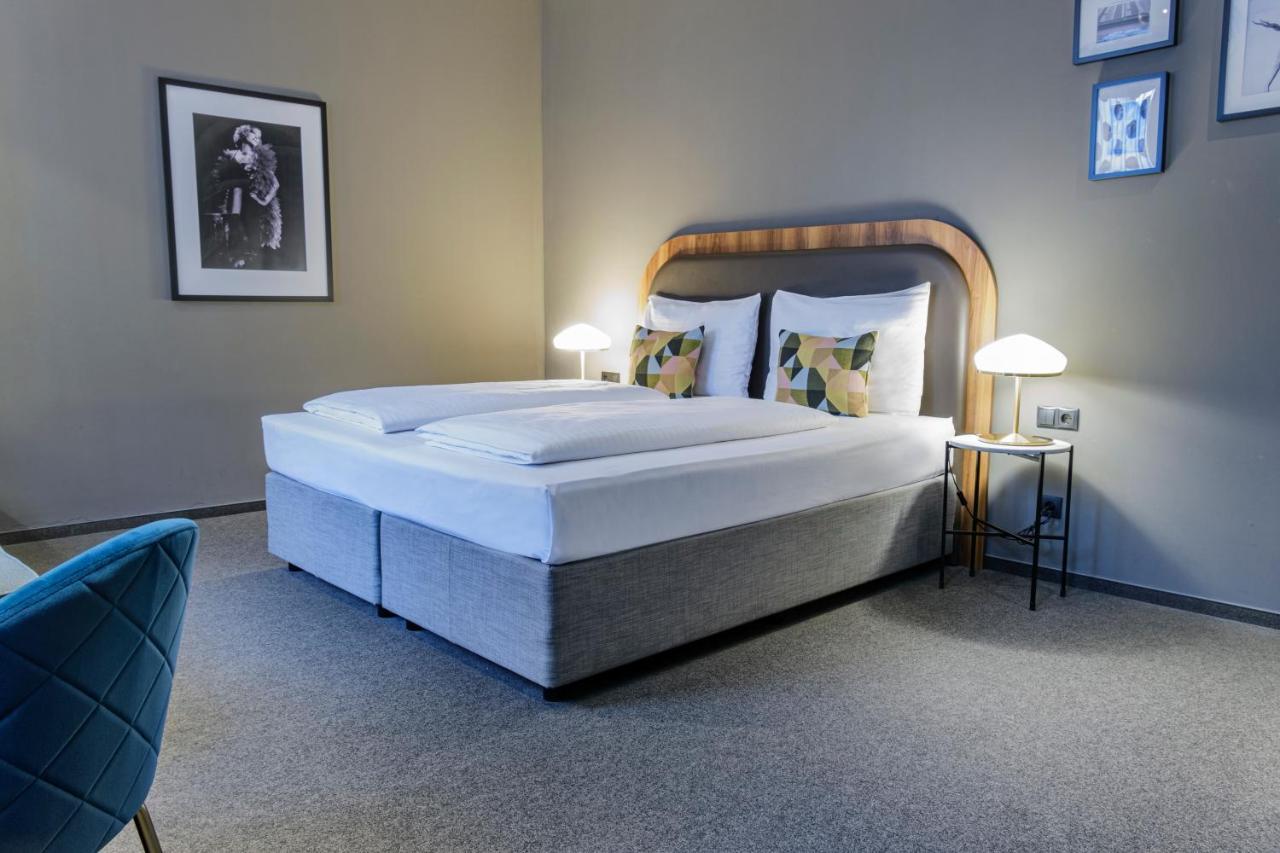Hotel George Wina Bagian luar foto