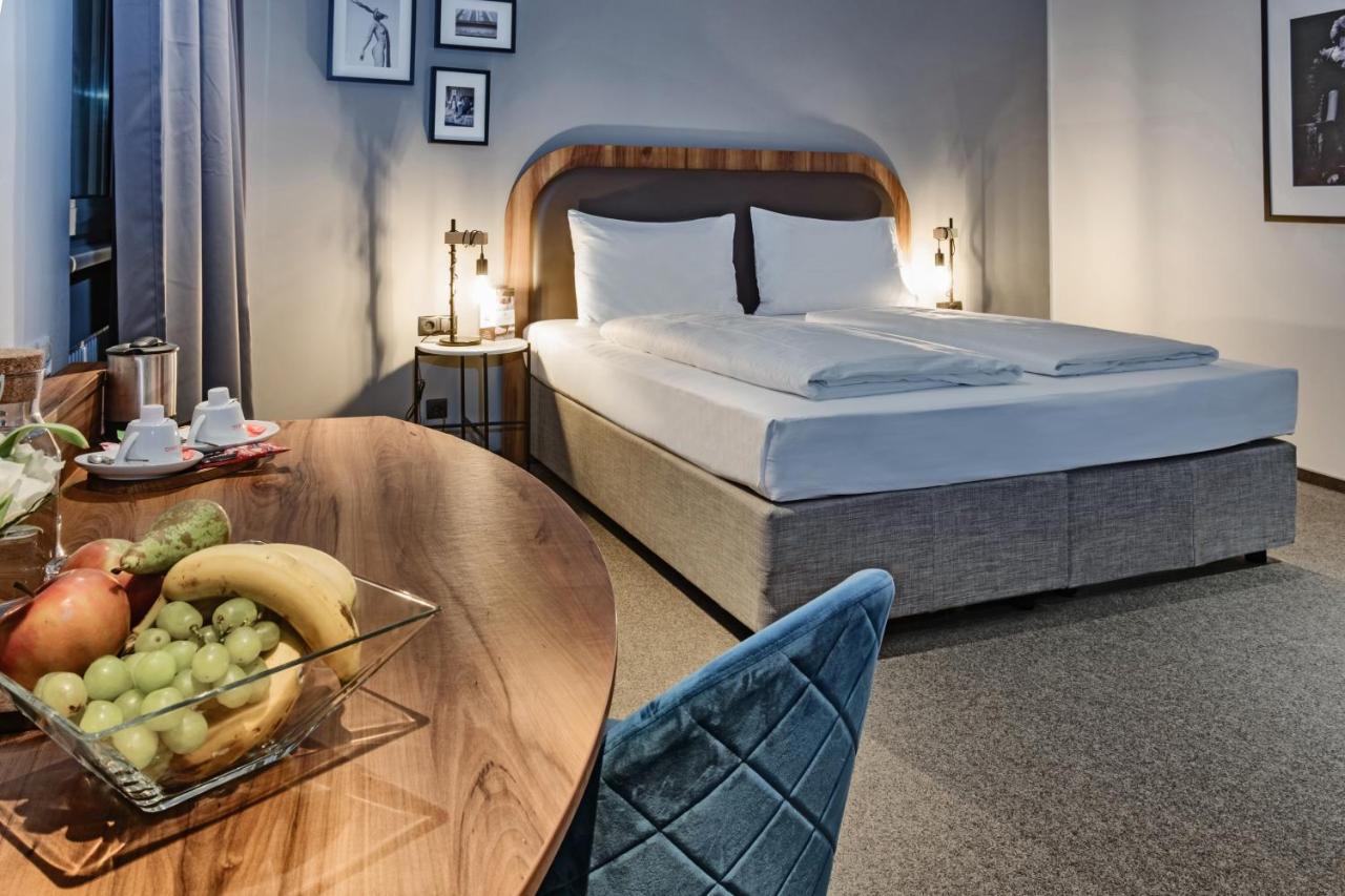 Hotel George Wina Bagian luar foto