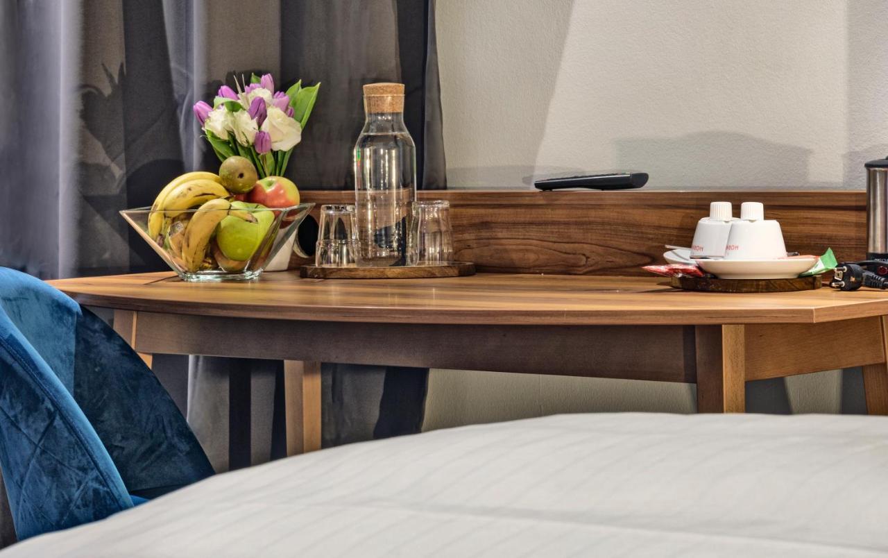 Hotel George Wina Bagian luar foto