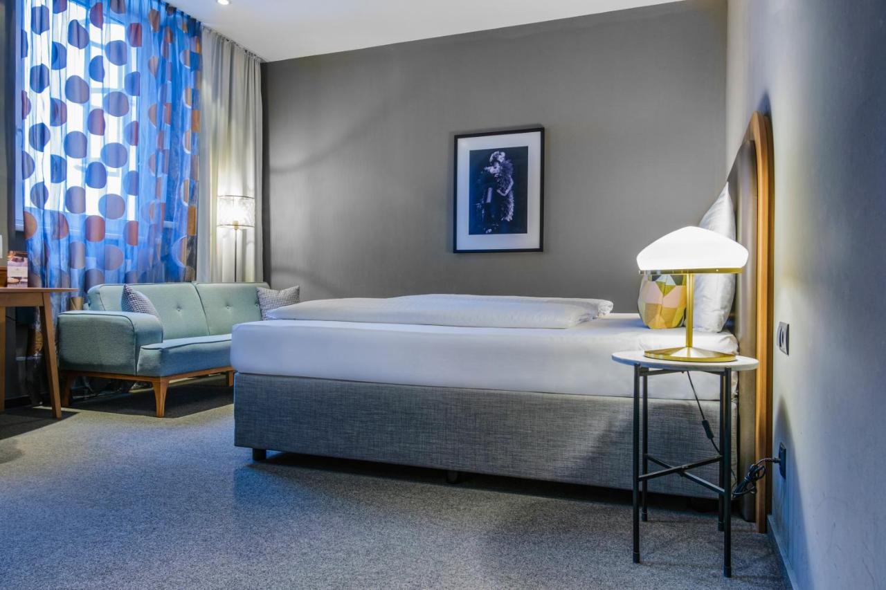 Hotel George Wina Bagian luar foto