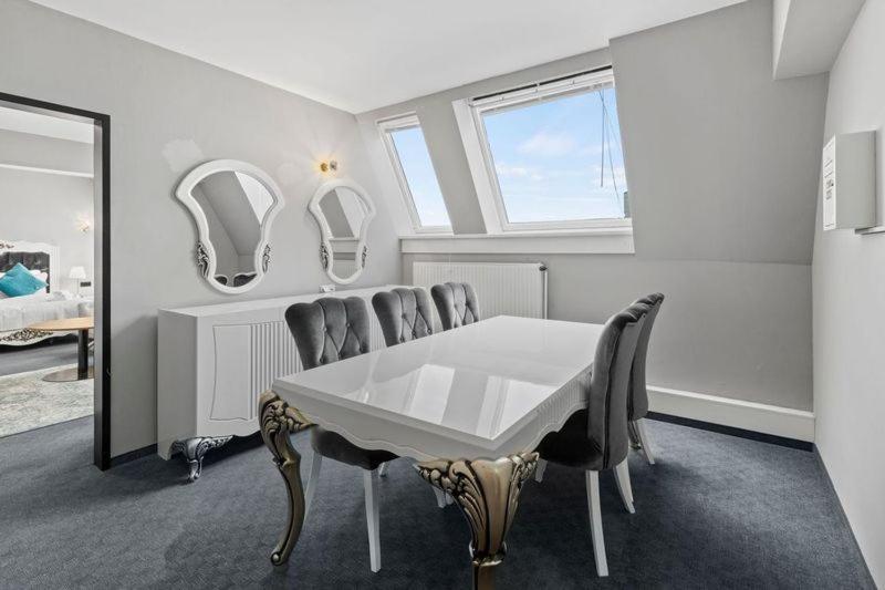 Hotel George Wina Bagian luar foto