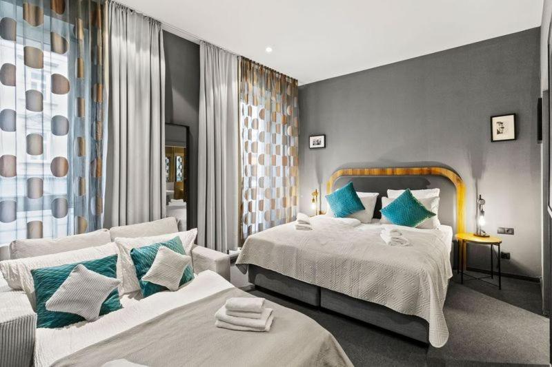 Hotel George Wina Bagian luar foto