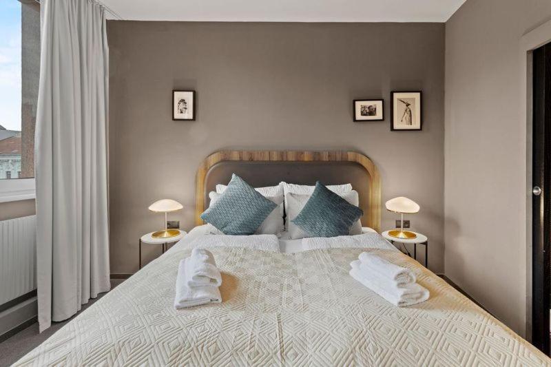 Hotel George Wina Bagian luar foto