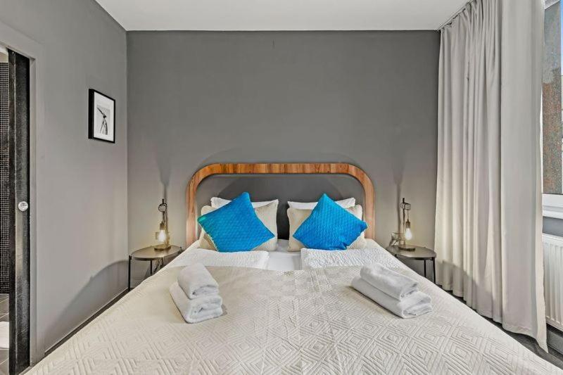 Hotel George Wina Bagian luar foto