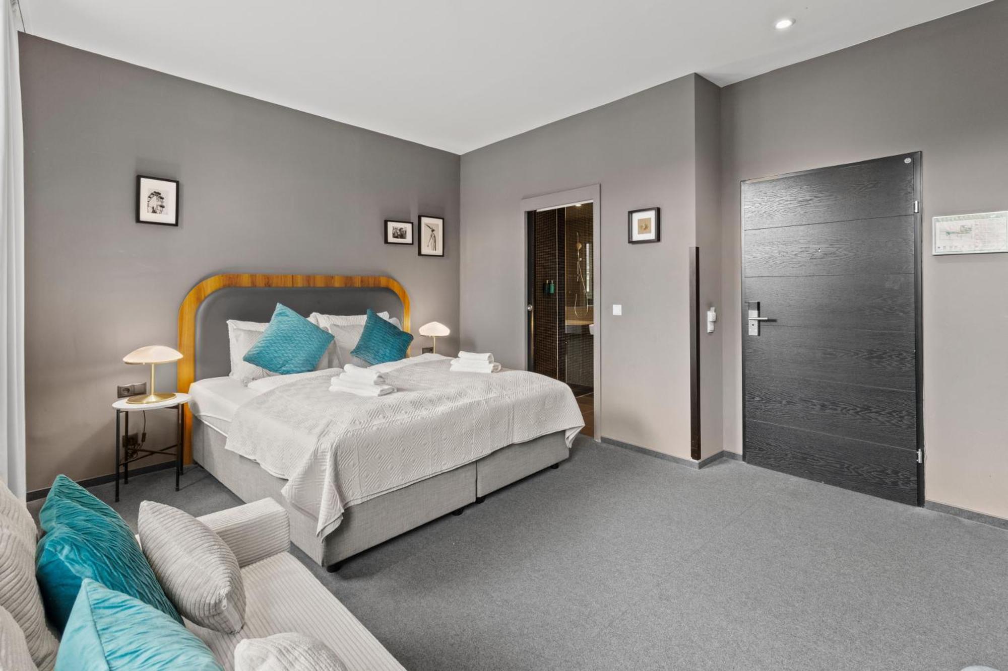 Hotel George Wina Bagian luar foto