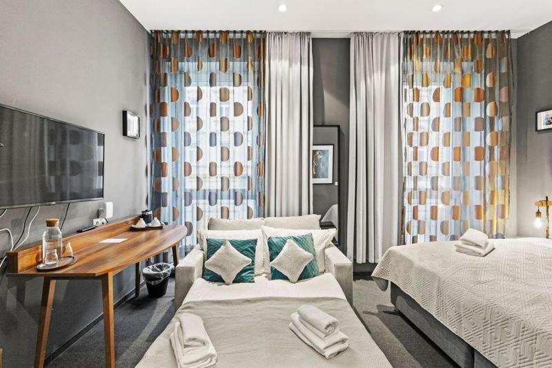Hotel George Wina Bagian luar foto