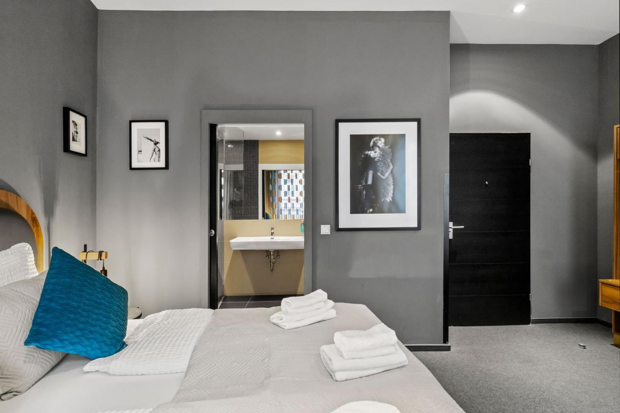 Hotel George Wina Bagian luar foto