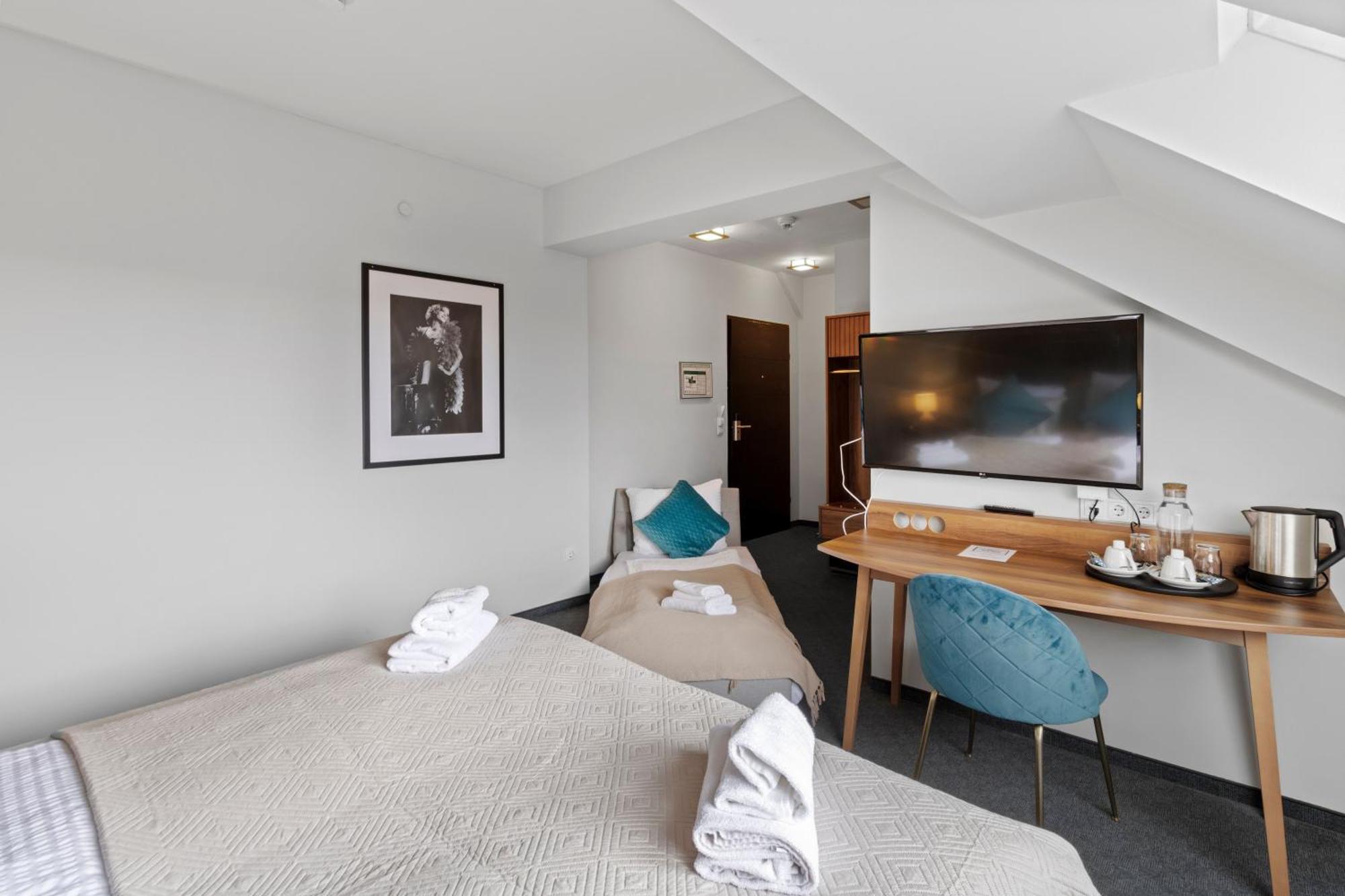 Hotel George Wina Bagian luar foto
