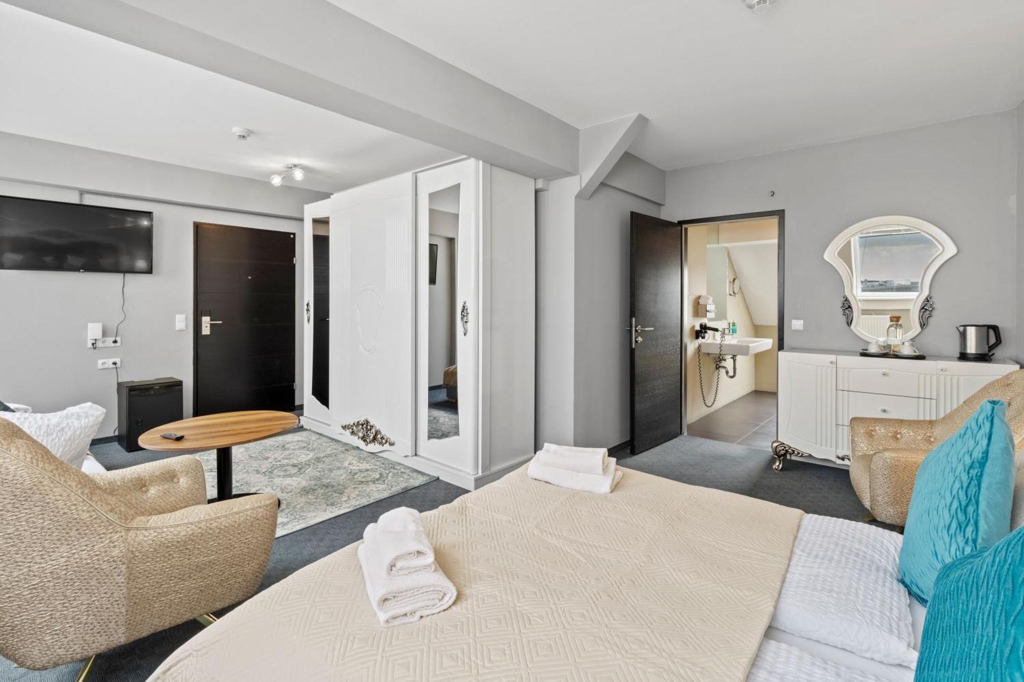Hotel George Wina Bagian luar foto
