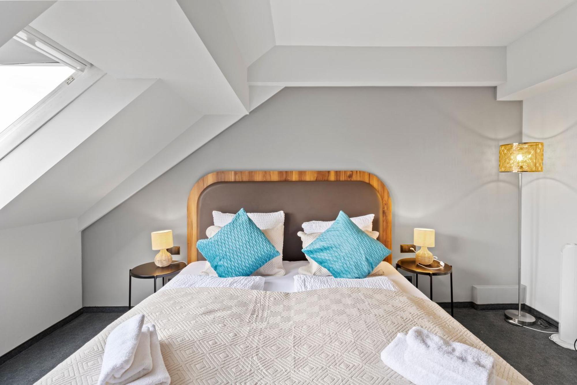 Hotel George Wina Bagian luar foto