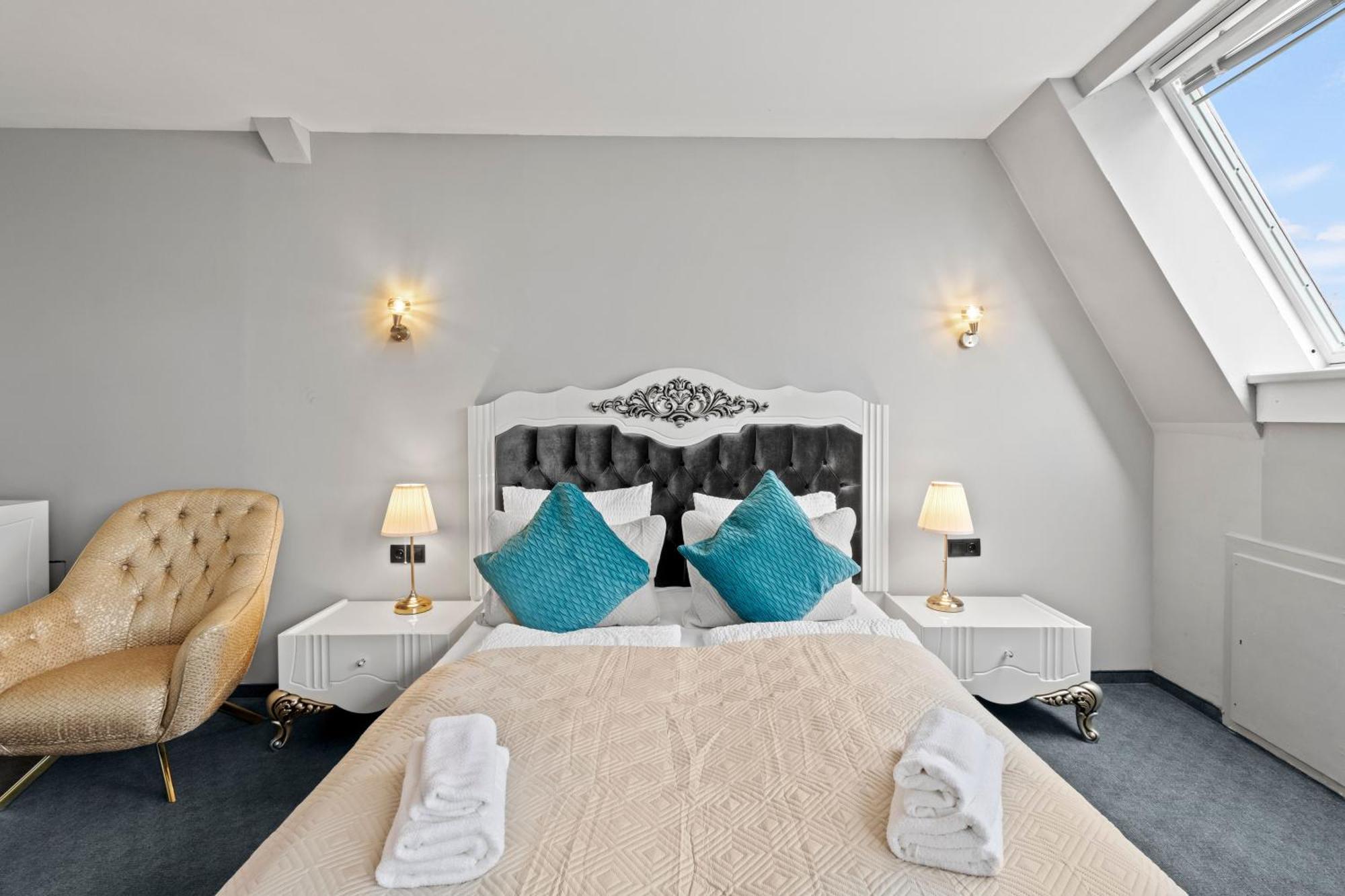 Hotel George Wina Bagian luar foto