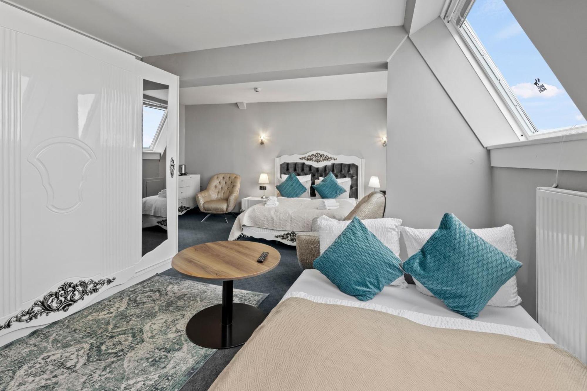 Hotel George Wina Bagian luar foto