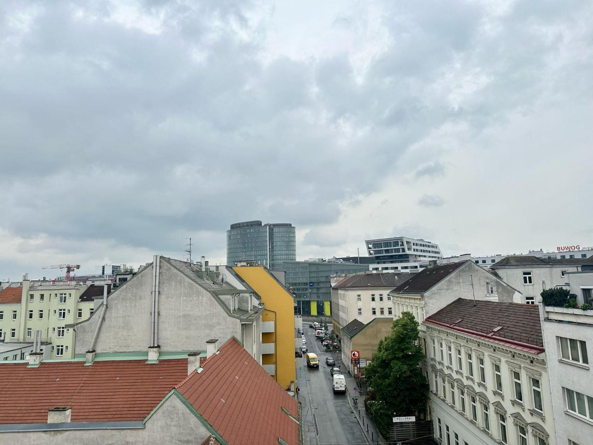 Hotel George Wina Bagian luar foto