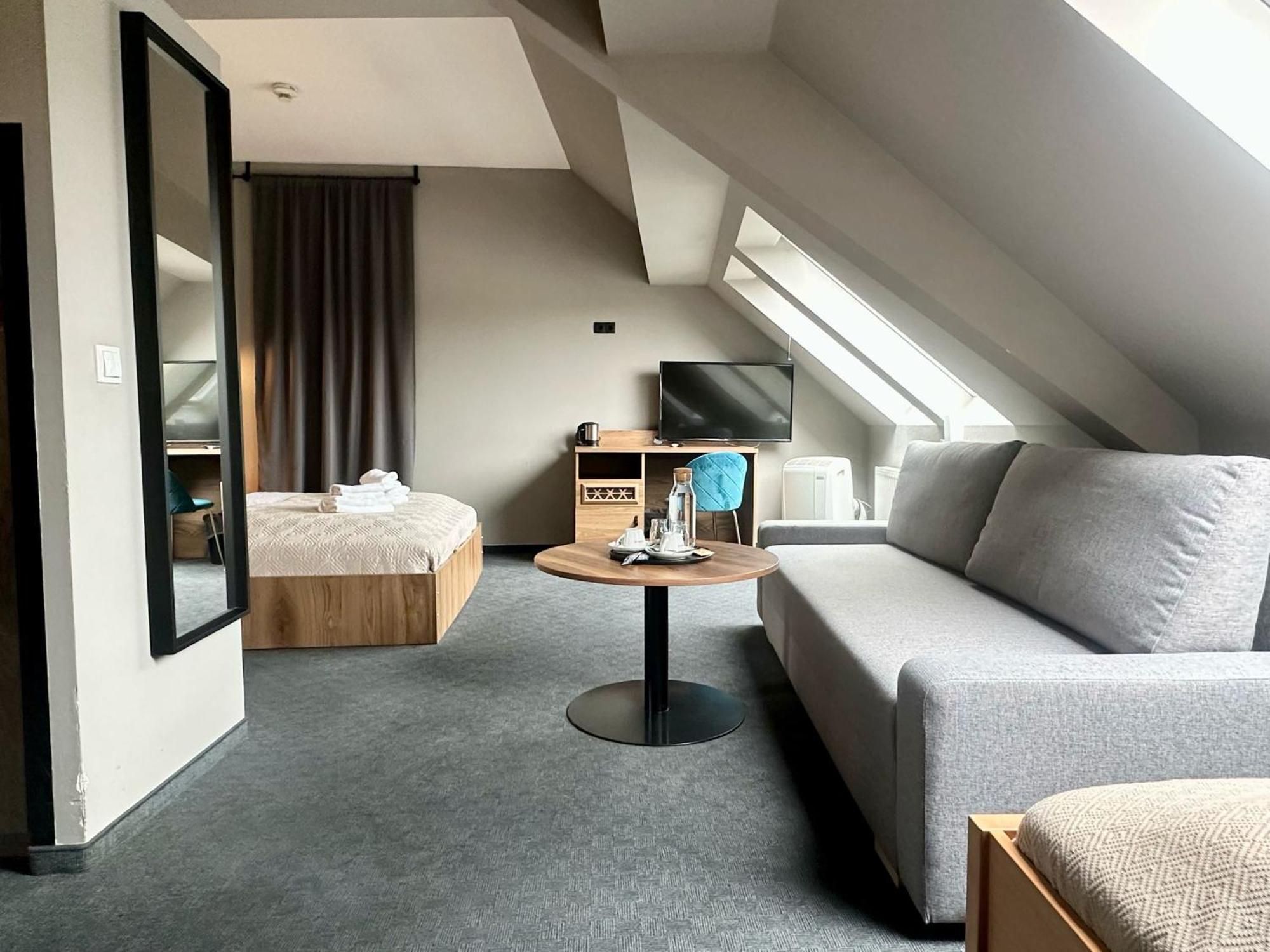 Hotel George Wina Bagian luar foto