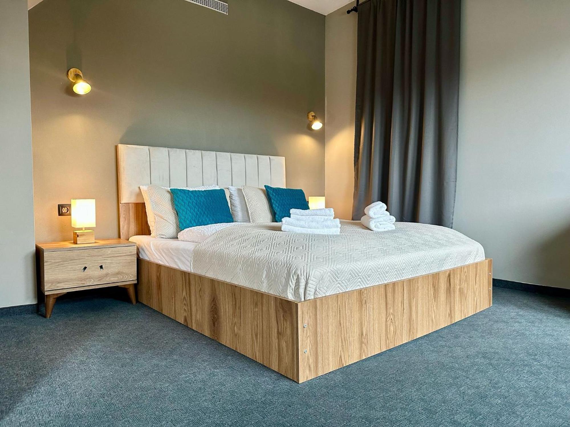 Hotel George Wina Bagian luar foto