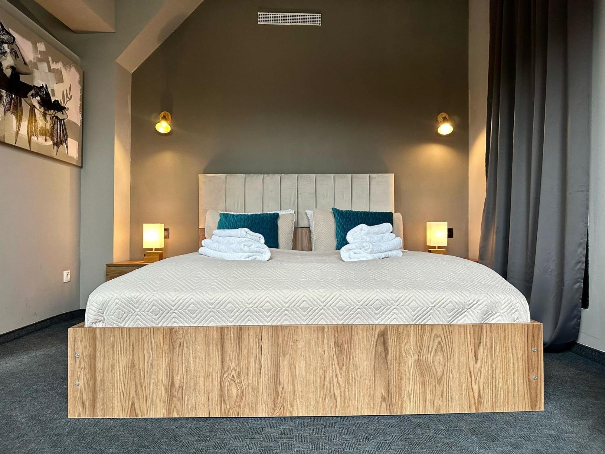 Hotel George Wina Bagian luar foto