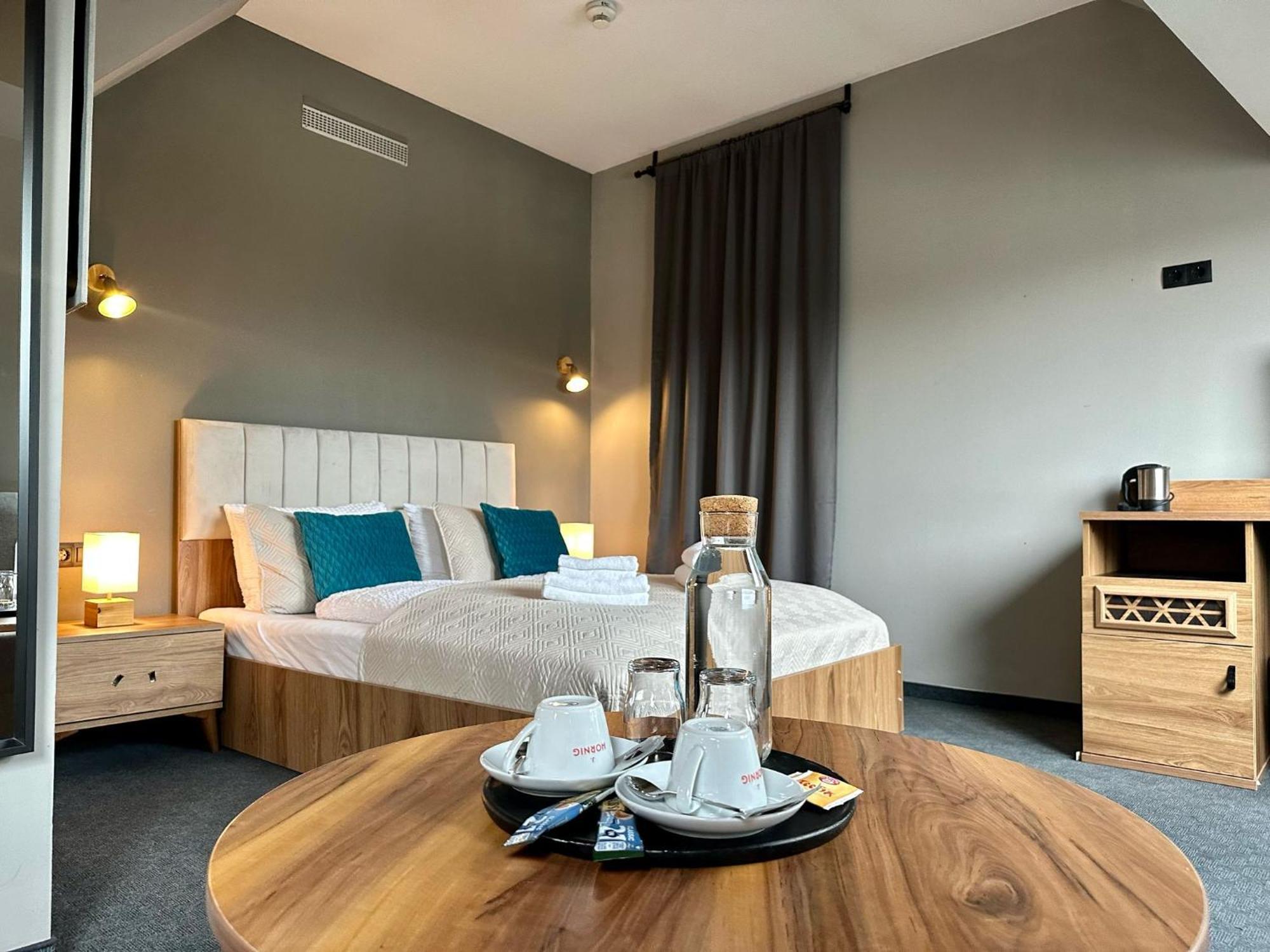 Hotel George Wina Bagian luar foto