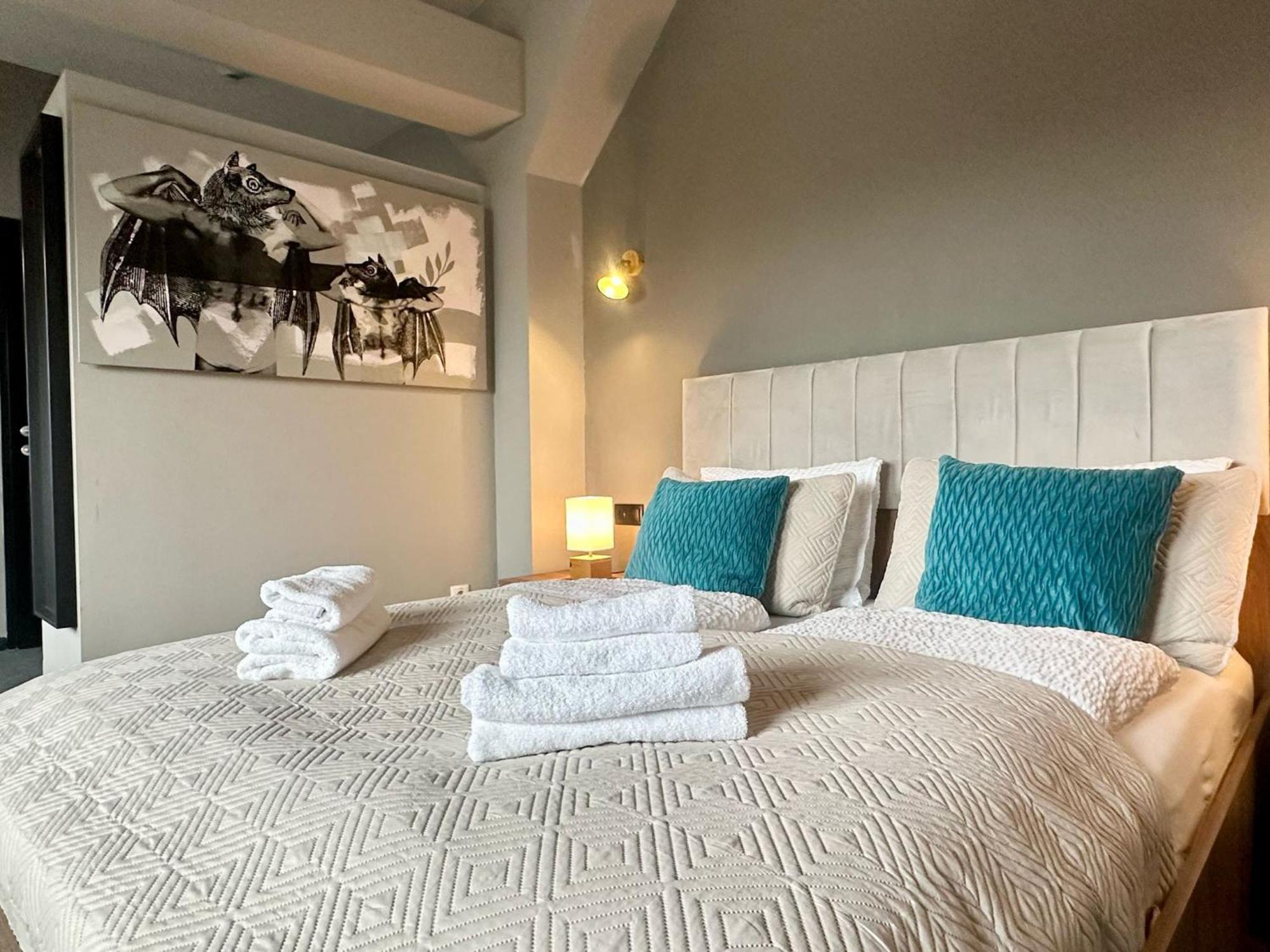 Hotel George Wina Bagian luar foto