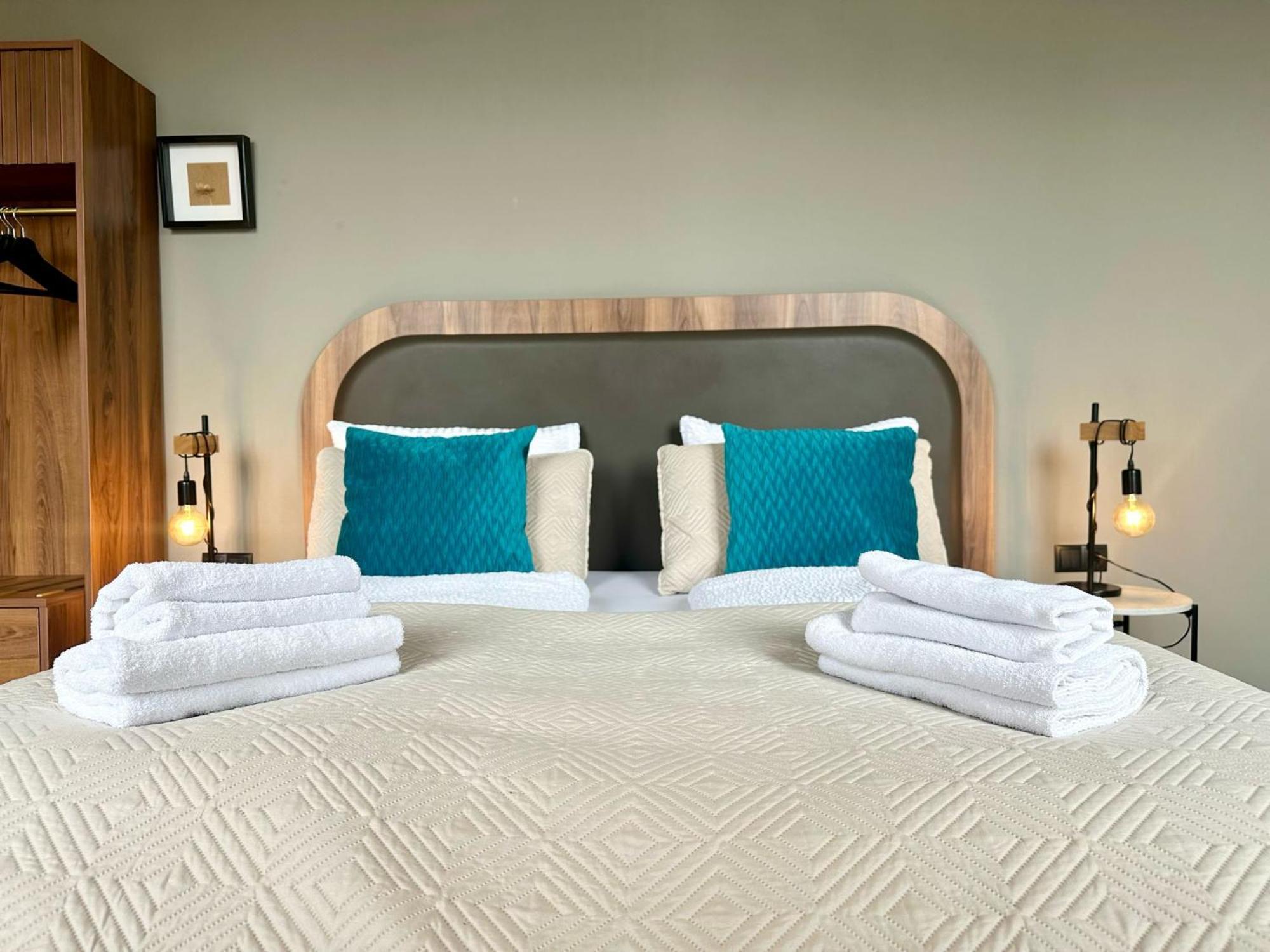 Hotel George Wina Bagian luar foto