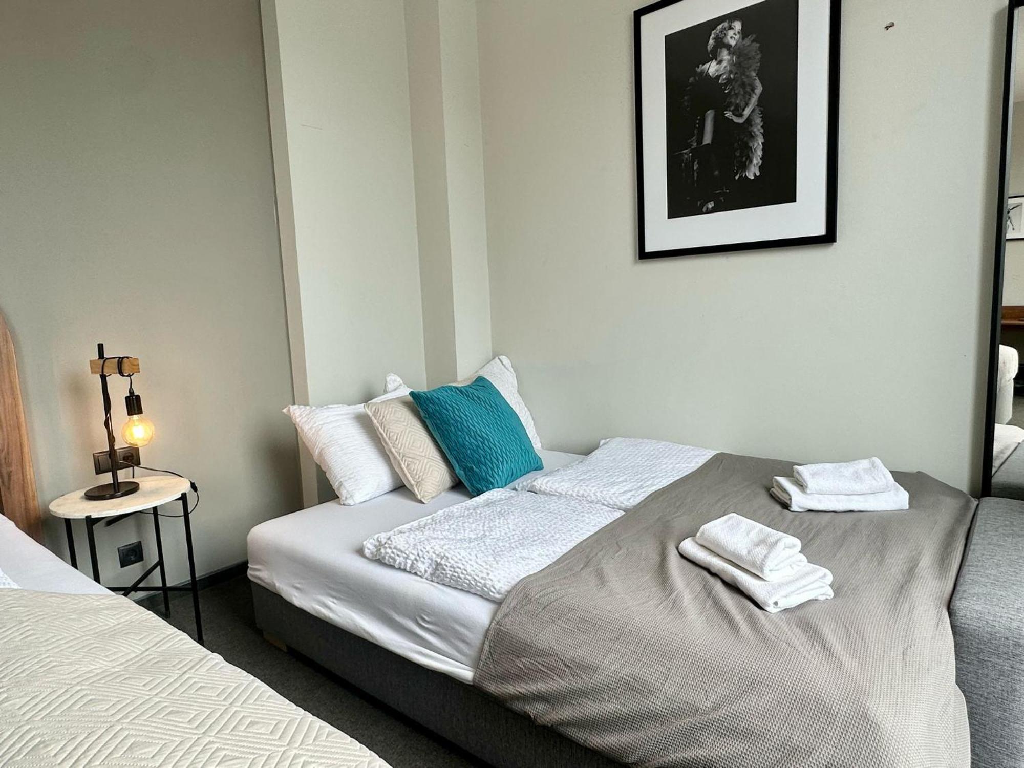 Hotel George Wina Bagian luar foto