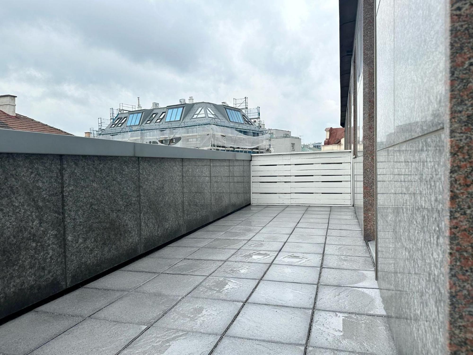 Hotel George Wina Bagian luar foto