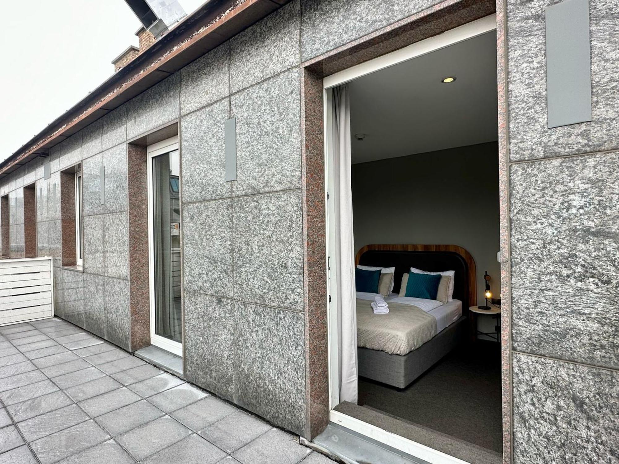 Hotel George Wina Bagian luar foto