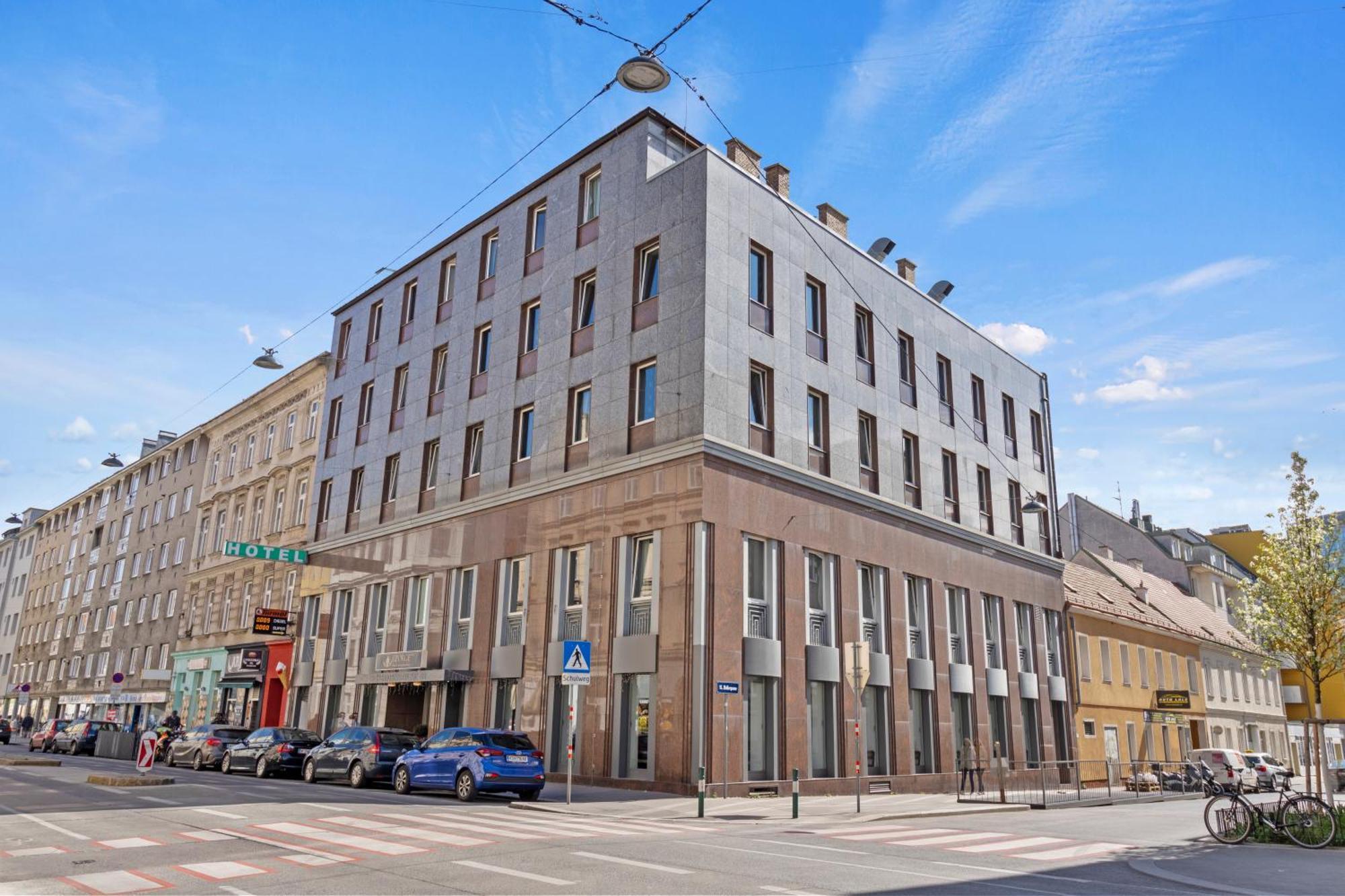 Hotel George Wina Bagian luar foto