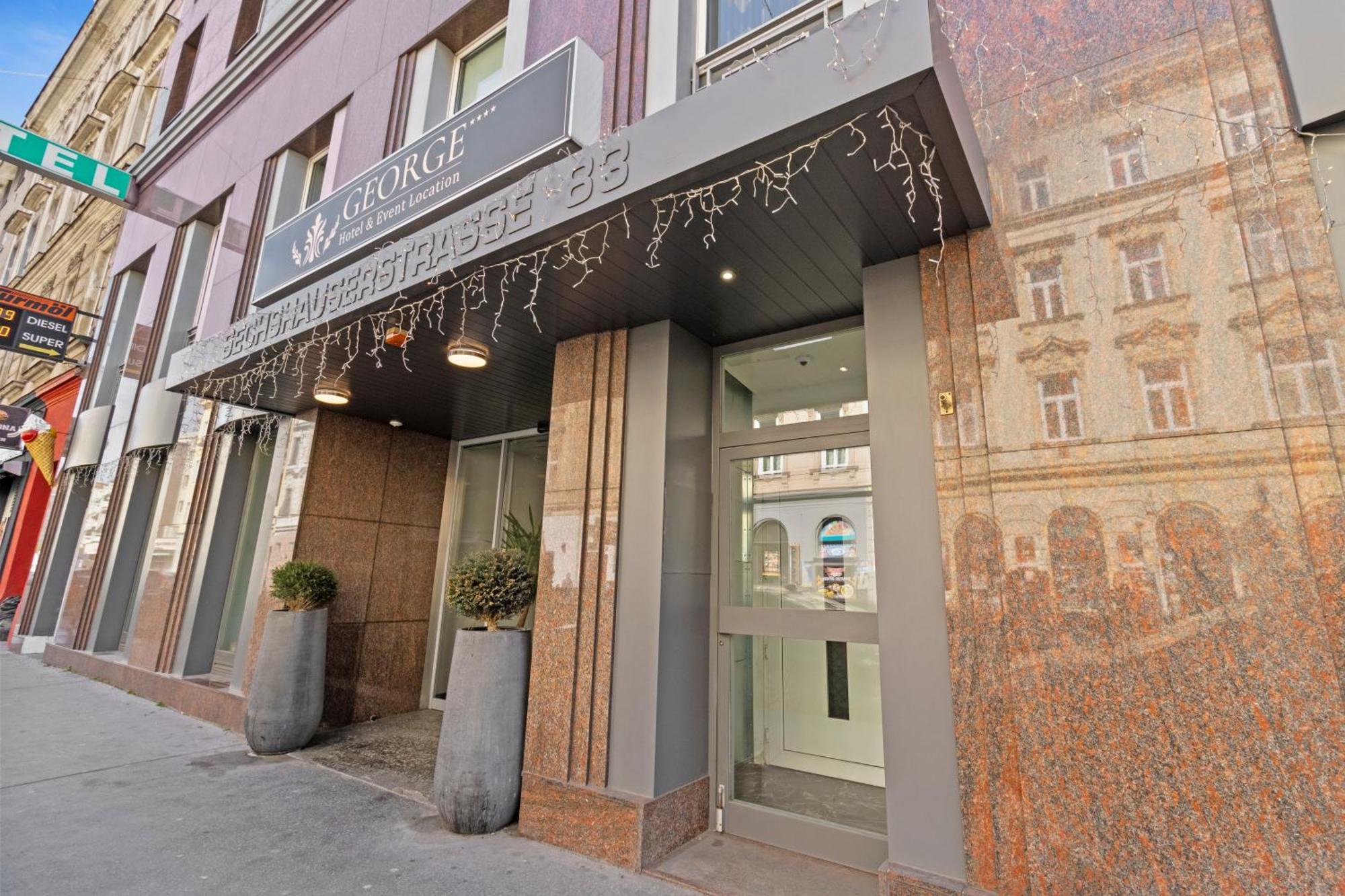 Hotel George Wina Bagian luar foto